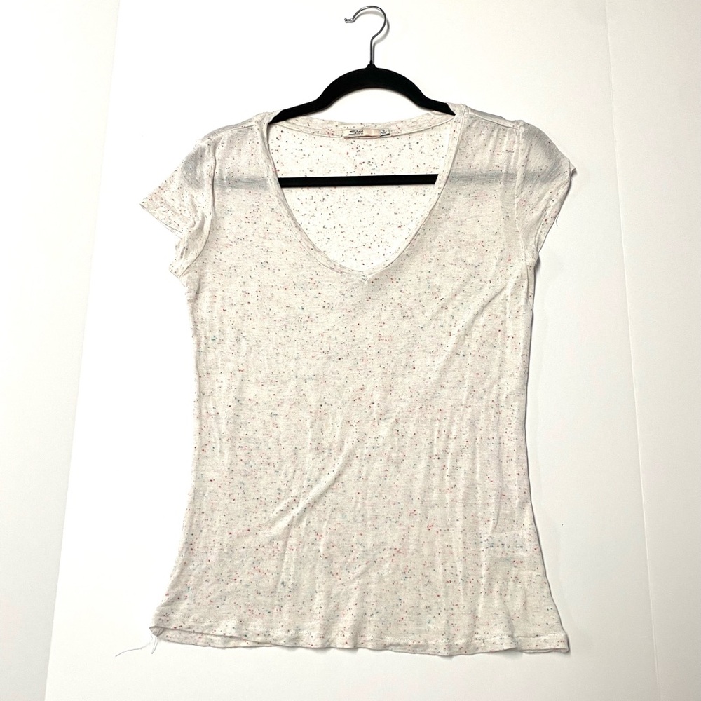 Silver Jeans Co T-shirt, off white with colored speckles.